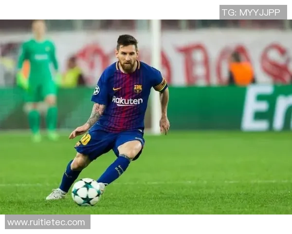 足球明星精彩瞬间踩球特写展现运动魅力与激情的完美结合 足球明星精彩瞬间踩球特写展现运动魅力与激情的完美结合