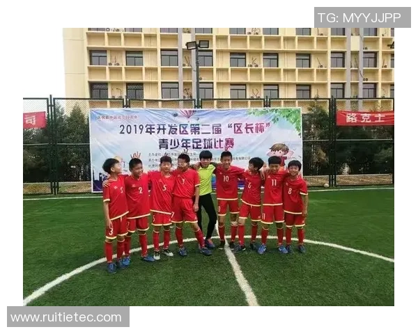 香港蒋姓足球明星的崛起与成就探索追寻他在绿茵场上的辉煌历程