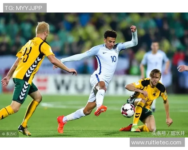 今日头条足球明星聚焦全球足坛新星与传奇球员的精彩瞬间与故事 今日头条足球明星聚焦全球足坛新星与传奇球员的精彩瞬间与故事