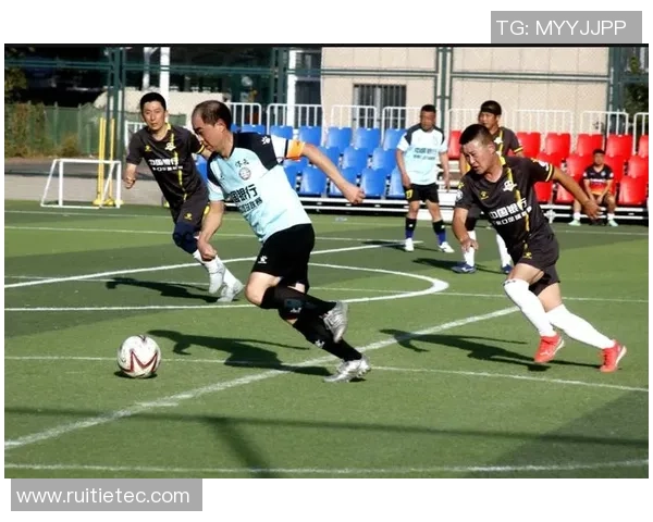 南京足球队阵地战体系解析与战术运用探讨