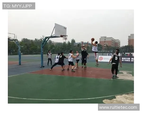 广州篮球队反击战术分析及其在比赛中的得失总结