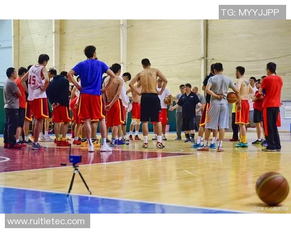 武汉篮球队的灵活战术与团队协作探讨