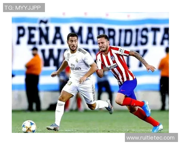 足球明星激烈对抗瞬间展现精彩瞬间与竞技魅力的视觉盛宴 足球明星激烈对抗瞬间展现精彩瞬间与竞技魅力的视觉盛宴