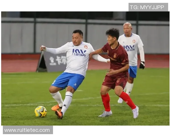 徐工集团足球明星助力青少年足球发展展现企业社会责任与体育精神